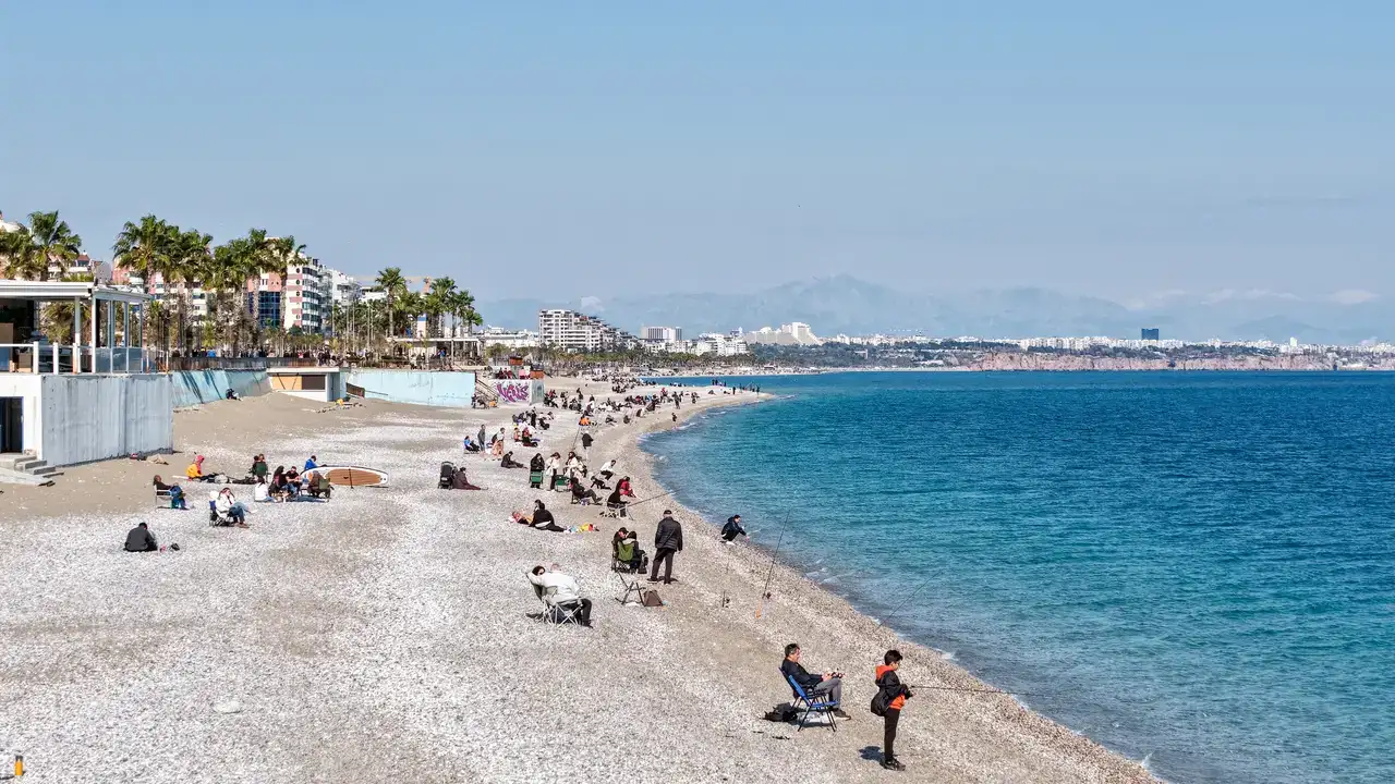 40 Kilometrede 15 Derece Fark: Saklıkent’te Kayak, Konyaaltı’nda Deniz 6